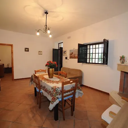 乡村民宿 Tra Gli Ulivi Con Ampio Patio E Posto Auto *